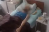 Uznemirujući snimak iz Rusije: Pacijent preminuo od korone leži u krevetu, nikog od bolničkog osoblja u blizini (VIDEO)