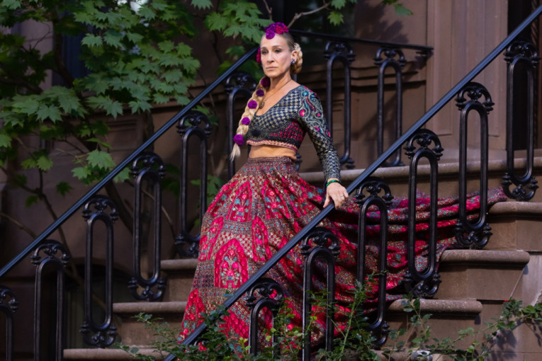 Modna ikona ponovo ruši tabue: Sara Džesika Parker u tradicionalnoj indijskoj suknji na snimanju serije (FOTO)