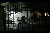 Muk ispred kuće osumnjičenog za ubistvo porodice Đokić (VIDEO)