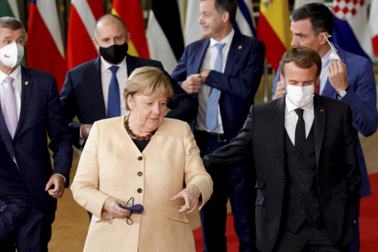 Evropski lideri se na samitu opraštaju od Angele Merkel: Ti nas ne ostavljaš, EU će bez tebe biti kao Pariz bez Ajfelove kule (FOTO/VIDEO)