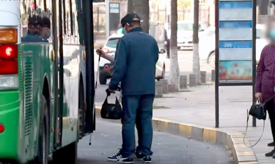 Rešenje za slepe i slabovide: Uskoro stiže aplikacija, a uz jednu poruku šofer će znati na kojem stajalištu se oni nalaze