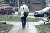 Dirljiva priča deke sa šaltera beogradaske pošte: Neke je rastužila do suza, a drugi su negodovali i odbacivali ga!