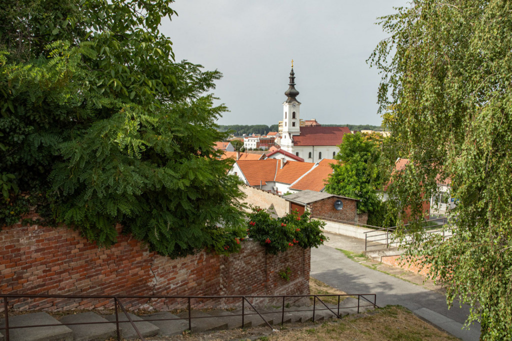 Antisrpska eksplozija u Hrvatskoj: Ustaška ikonografija, protesti i pritisci pred 18. novembar!