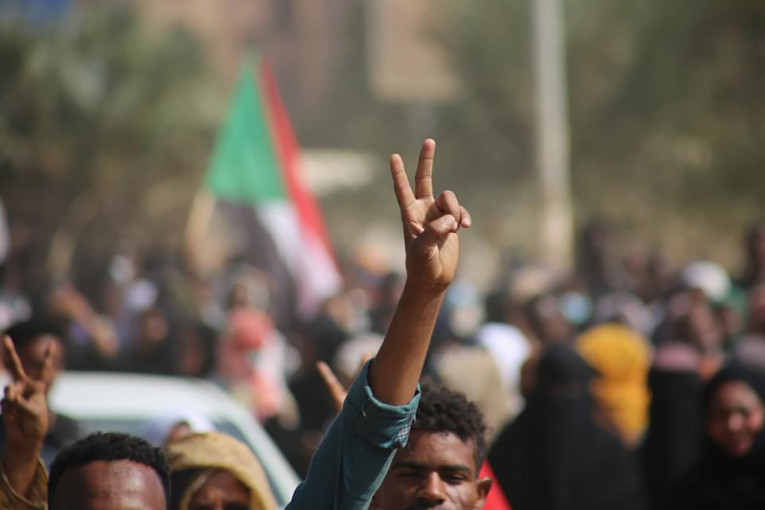 Suzavcem na demonstrante: Ugašen protest u Sudanu, uhapšeno više od 100 ljudi