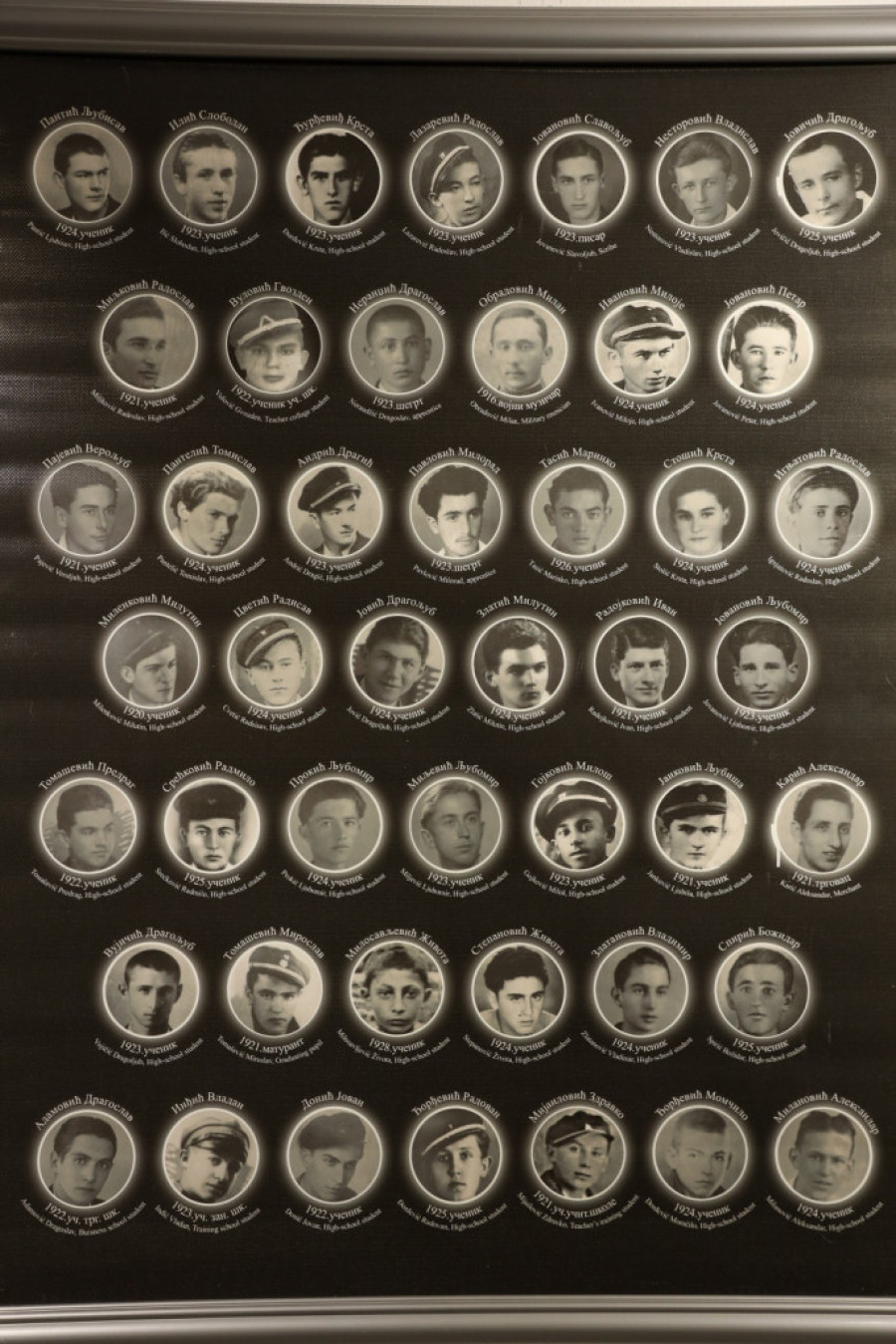 Od bolnog krika do muka: Potresne skulpture i fotografije na izložbi "Kragujevačka tragedija 1941" (FOTO)