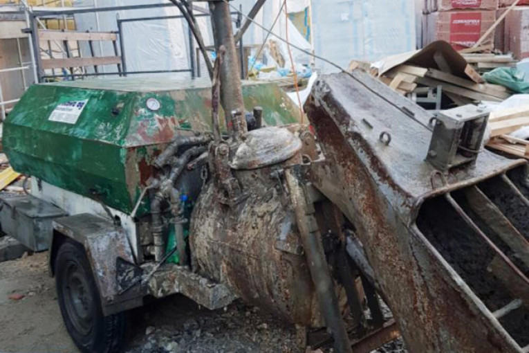 Krađa kakvu Srbija ne pamti: Surčinac ukrao mašinu za asfalt kao da je pakla cigareta! (FOTO)