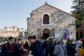 Sveta Petka sabrala Srbe: Pogledajte prelepe slike iz Crkve Svete Petke na Kalemegdanu (FOTO/VIDEO)