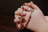 Klikni i moli se: Vatikan predstavio unapređenu aplikaciju za molitve