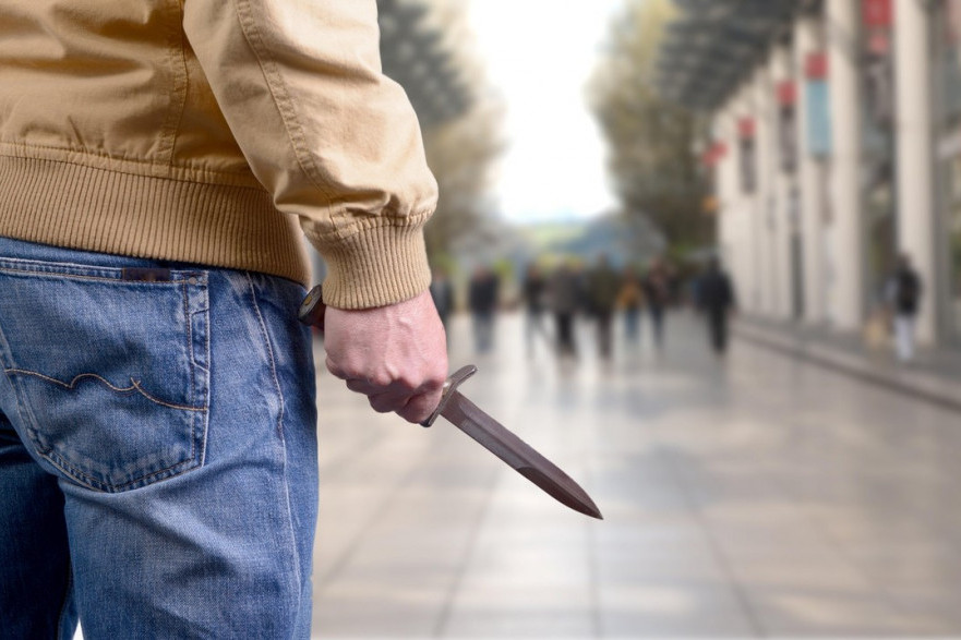 Pijanstvo pošlo po zlu: Hrvat nožem na prijatelja zbog strašne ponude!