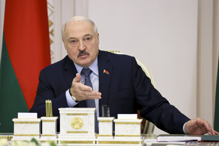 "Živ sam": Lukašenko skinuo masku u kovid bolnici kako bi demantovao glasine o dvojniku (VIDEO)