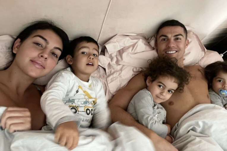 Ronaldo objavio vest iz kreveta: Postaću tata po peti put, čekam blizance