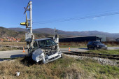 Voz udario dva automobila kod Vrnjačke Banje: Saobraćaj u prekidu