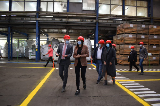 Ministarka Vujović obišla fabriku za reciklažu u Nišu: U Srbiji se godišnje reciklira više od 100.000 tona otpada