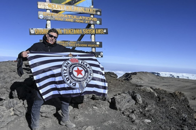 Bivši as Partizana osvojio Kilimandžaro i na vrhu razvio crno-belu zastavu