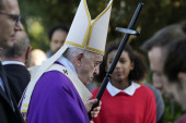 Papa Franja apelovao na proizvođače oružja: Stanite, braćo i sestre, stanite