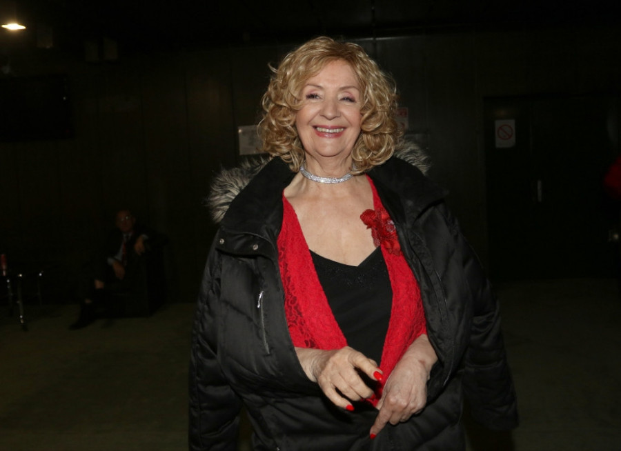 Mislite da sam smela da ih odbijem? Lepa Lukić pevala žestokim momcima: Tretirali je kao kraljicu i isplatili pošteno