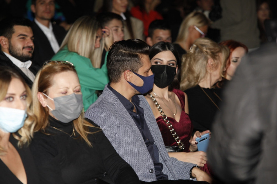 Stidi se svoje prošlosti! Bikovićeva devojka uklanja uspomene pre veze sa slavnim glumcem (FOTO)