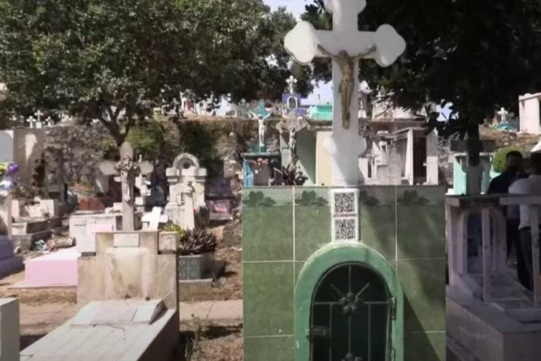 Digitalni život umrlih: QR kod na spomeniku vodi do veb-stranice sa uspomenom na preminule (VIDEO)