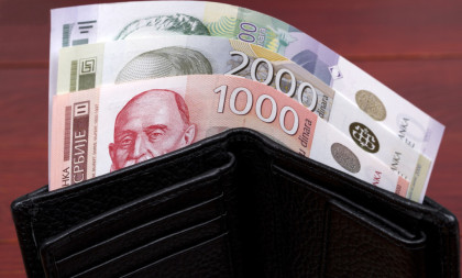 Prosečna plata još veća: Evo koliko je bilo u koverti