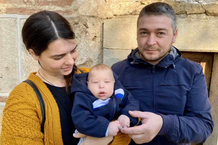 „On je samo dete“: Manastir Dečani podelio apel za pomoć malenom Urošu sa Kosmeta