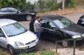 Jeziv prizor na Voždovcu:  Usred bela dana izvadio polni organ i zadovoljavao se nasred ulice (VIDEO)
