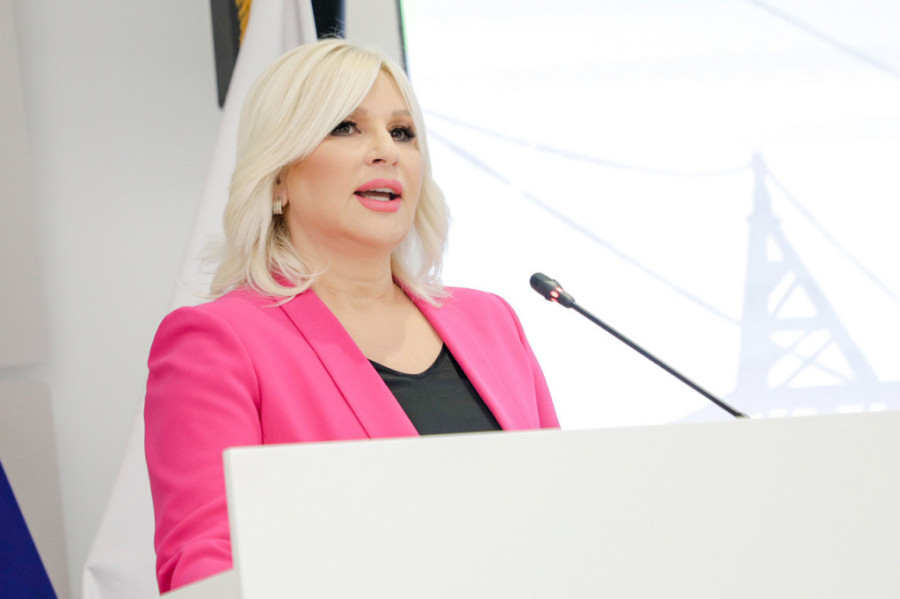 Božić čestitali ministri i poslanici: Dobra volja, razumevanje i sloga su potrebni da pobedimo izazove sa kojima se svakodnevno suočavamo