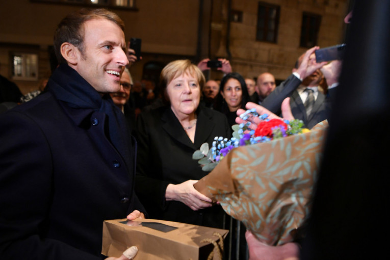 Makron priredio ispraćaj Merkelovoj: Umesto zvanične večere u Parizu pozvao je u grad čuven po vinu (FOTO/VIDEO)