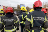 Drama posle prevrtanja: Vatrogasci sekli automobil da izvuku povređenu ženu (VIDEO)