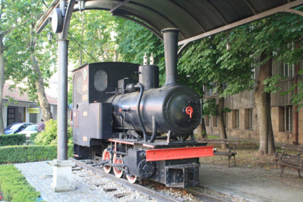 Tuga osam veličanstvenih: "Ćuran" i "Leteći Beograđanin" jurili kao ludi, bili ponos države, a onda su ih napustili na šinama  (FOTO)