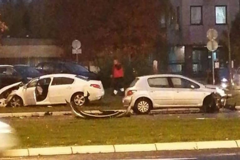 Sudarili se automobili, nema povređenih: Udes u Novom Beogradu