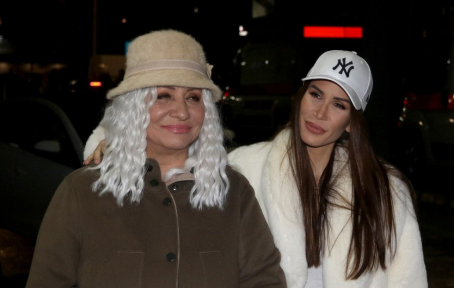 Daleko od glamura i sjaja! Vesna Zmijanac prava domaćica: Ide na pijacu, sprema zimnicu i kuva za unuke