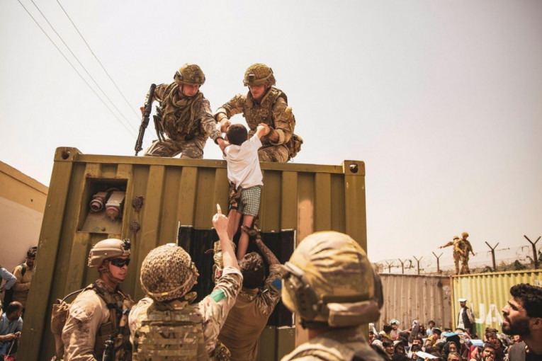 Roditelji dvomesečnog deteta u agoniji: Dali dečaka američkom vojniku u Kabulu, mesecima ne mogu da ga nađu