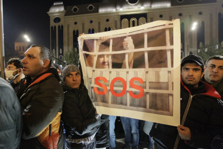 Sakašvili zapržio čorbu vladajućoj stranci: Zbog čega je nezadovoljni narod Gruzije preplavio ulice gradova