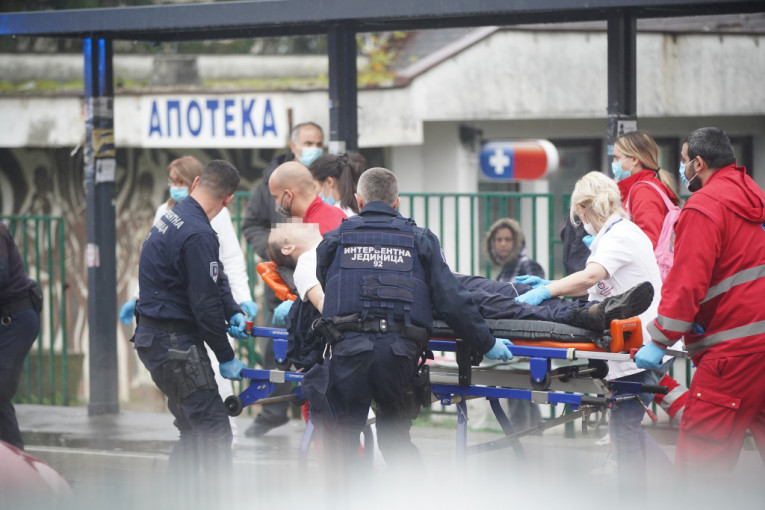 Priveden vozač minibusa koji se prevrnuo kod Valjeva: Lekari se bore za živote troje putnika!