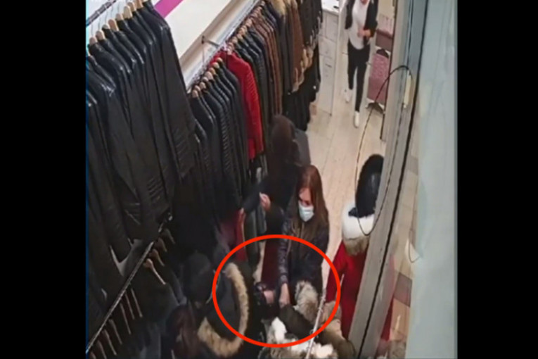 Pojavio se snimak krađe u butiku u Novom Sadu! Dve žene u akciji, jedna dežura druga zavlači ruku u torbu