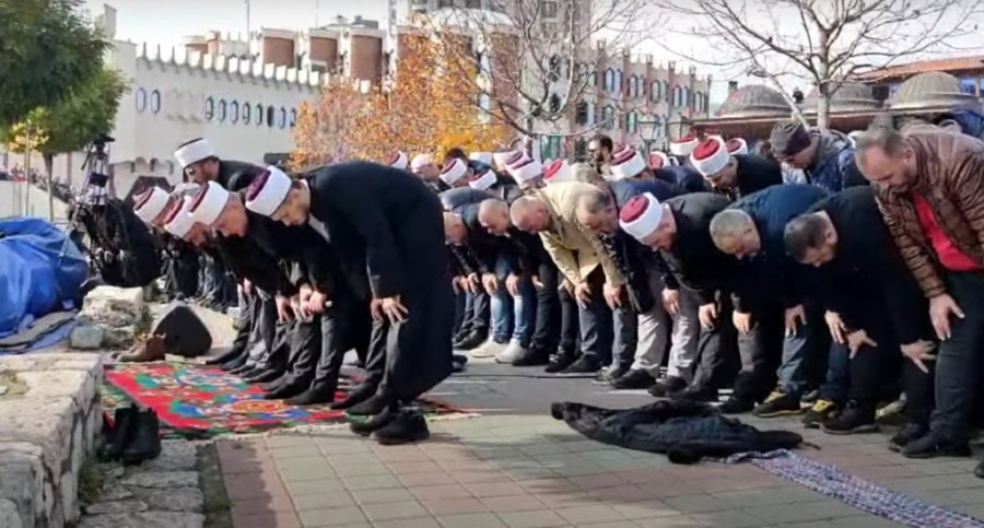 Novi Pazar ispratio muftiju - u rodnom mestu sahranjen Muamer Zukorlić