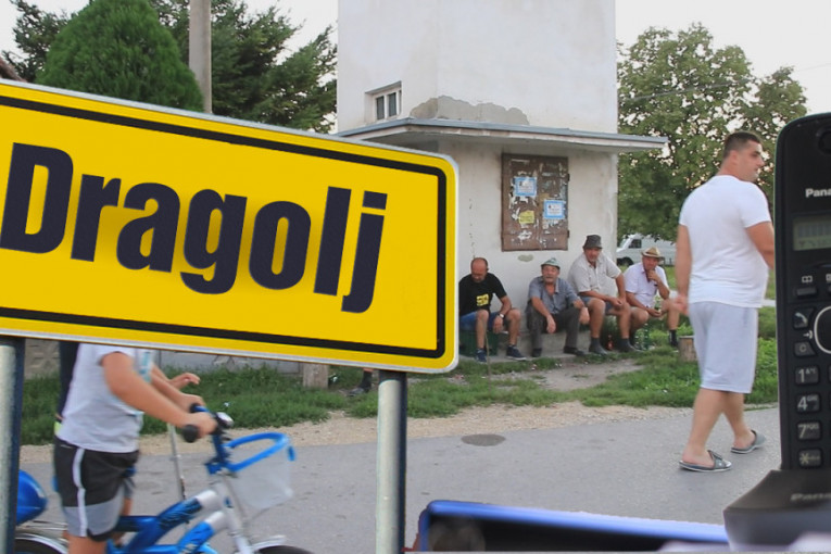 Najčudnije selo u Srbiji: Broji samo 100 kuća,  a ima tri pozivna broja - najveći problem kako pozvati komšiju