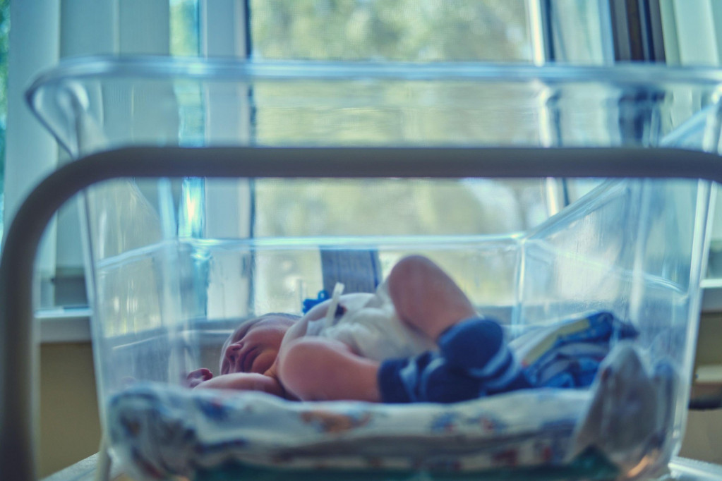 Beba od tri dana pozitivna na koronu: Odmah prevezena iz "Narodnog fronta" u bolnicu