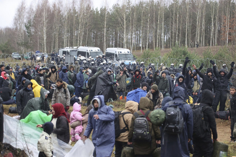 Drama se nastavlja: Na beloruskoj granici s Poljskom oko 4.000 migranata, poljska vlada zakazala hitan sastanak
