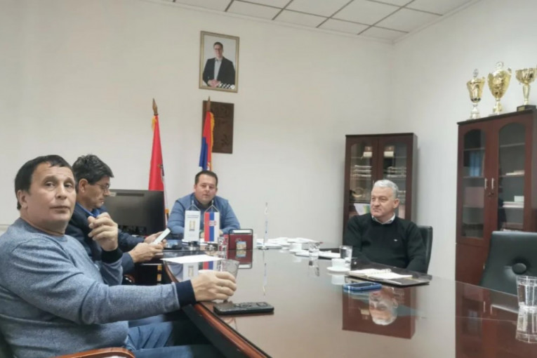 24SEDAM VLADIMIRCI Predsednik opštine Goran Zarić održao sastanak sa ruskim investitorima