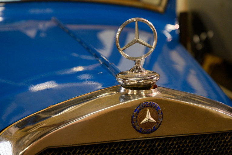 Mercedesova trokraka zvezda ove godine slavi stoti rođendan: Kako je nastao najprepoznatljiviji logo automobilske industrije? (VIDEO)