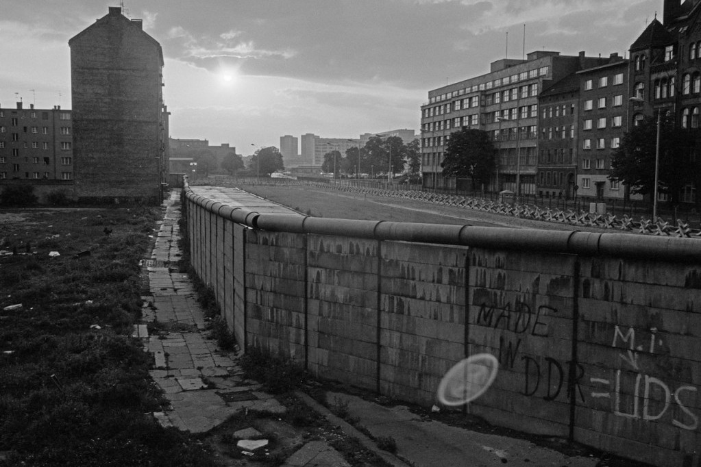 Ni zid ni nagazne mine, a ni psi i žica nisu sprečili ljude da beže ka slobodi: Potresne priče iz hermetički zatvorenog grada (FOTO)