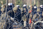 Drama na granici sa Poljskom: Suzavcem na migrante