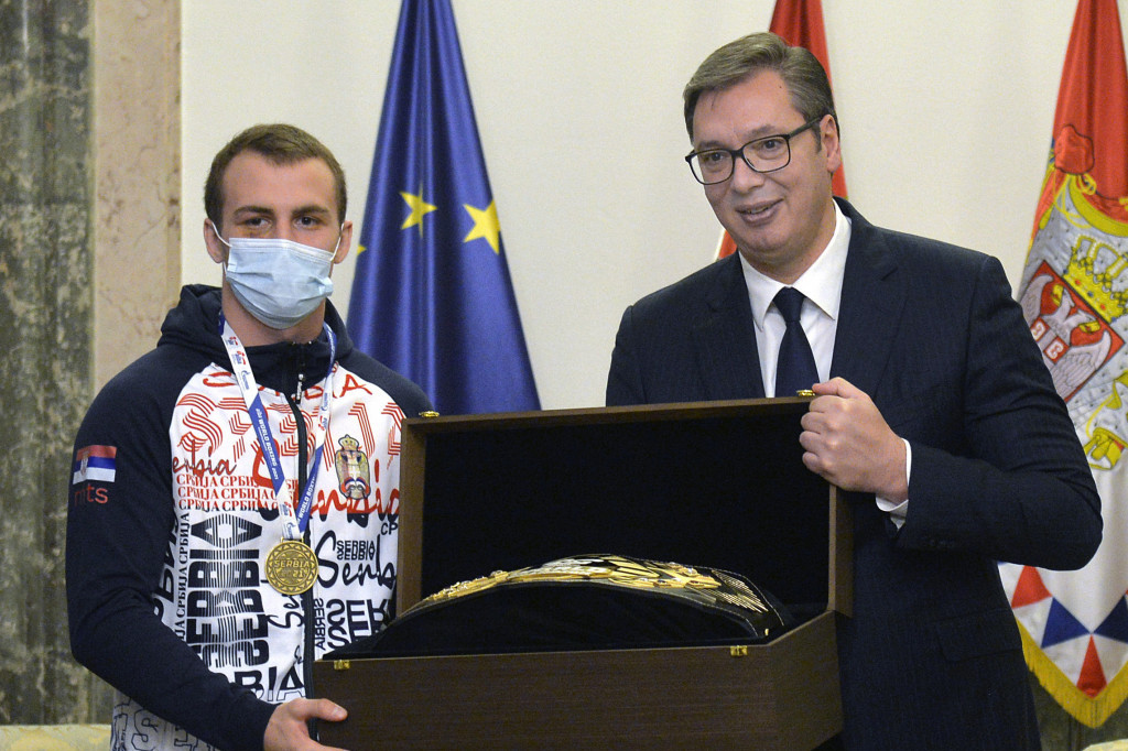 Predsednik Vučić ugostio bronzanog boksera: Medaljom ste Srbiju vratili na svetsku scenu (FOTO)