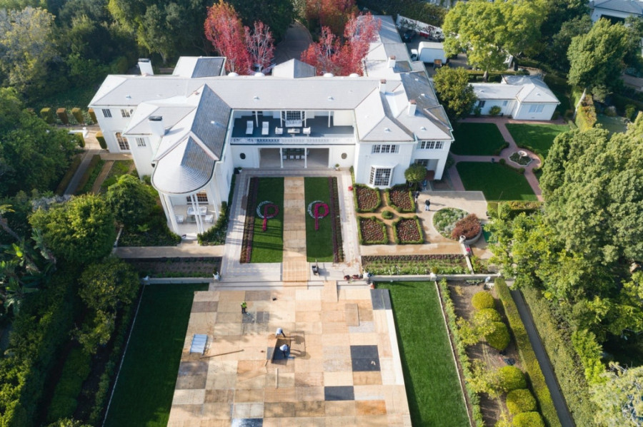 Gledali su je golu, drogirali i tukli, a sad priprema najskuplju svadbu! Slavna bogatašica imala je težak život (FOTO)