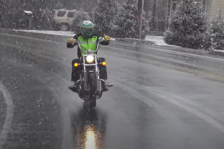Hladno vreme ne znači nužno i kraj sezone za motocikliste: Ovo su saveti "u inat hladnoći"