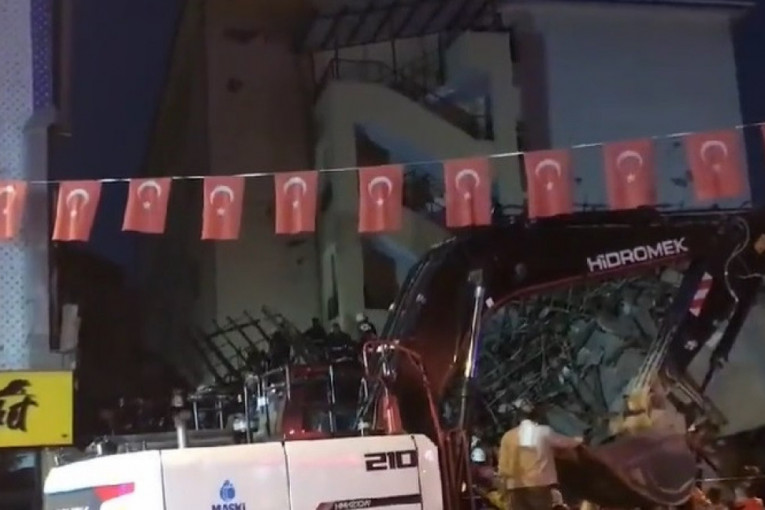 Dramatične scene u Turskoj: Na istoku zemlje se srušila zgrada, ima zarobljenih u ruševinama (VIDEO)