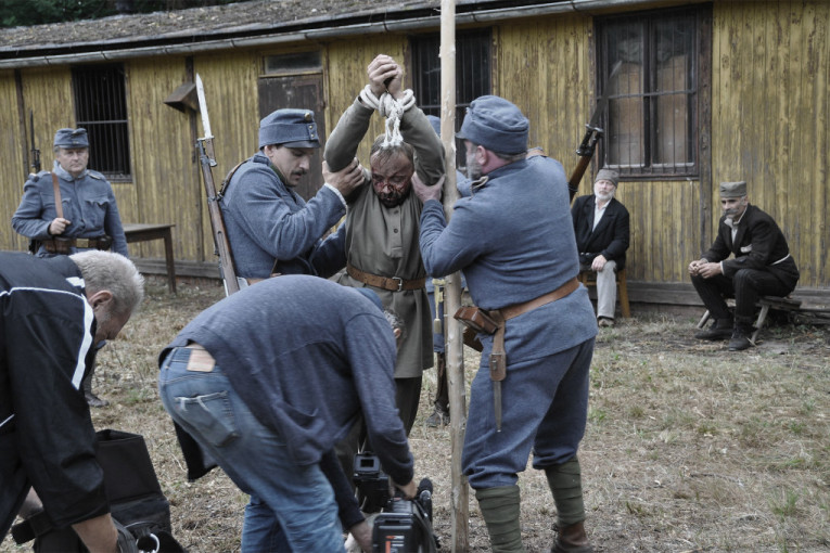 Potresno svedočanstvo o stradanju Srba u češkim logorima: Premijera filma „Sedam hiljada duša“ (FOTO)