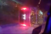 Prevrtanje na Smederevskom putu: Vozač prebačen u Urgentni centar (VIDEO)