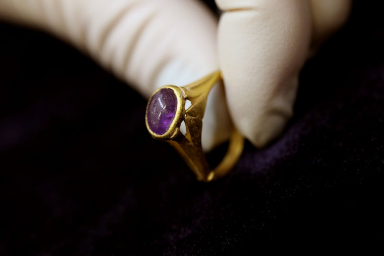 Pronađen drevni prsten koji štiti od mamurluka